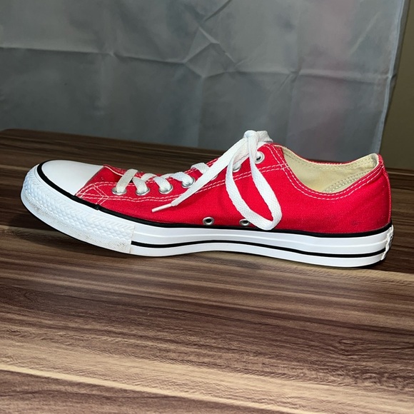 Red Converse sneakers - Picture 5 of 13